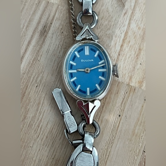 Bulova Ladies Watch RARE Vintage Mechanical Winding 10K Gold Plated Bezel Blue - Picture 4 of 14
